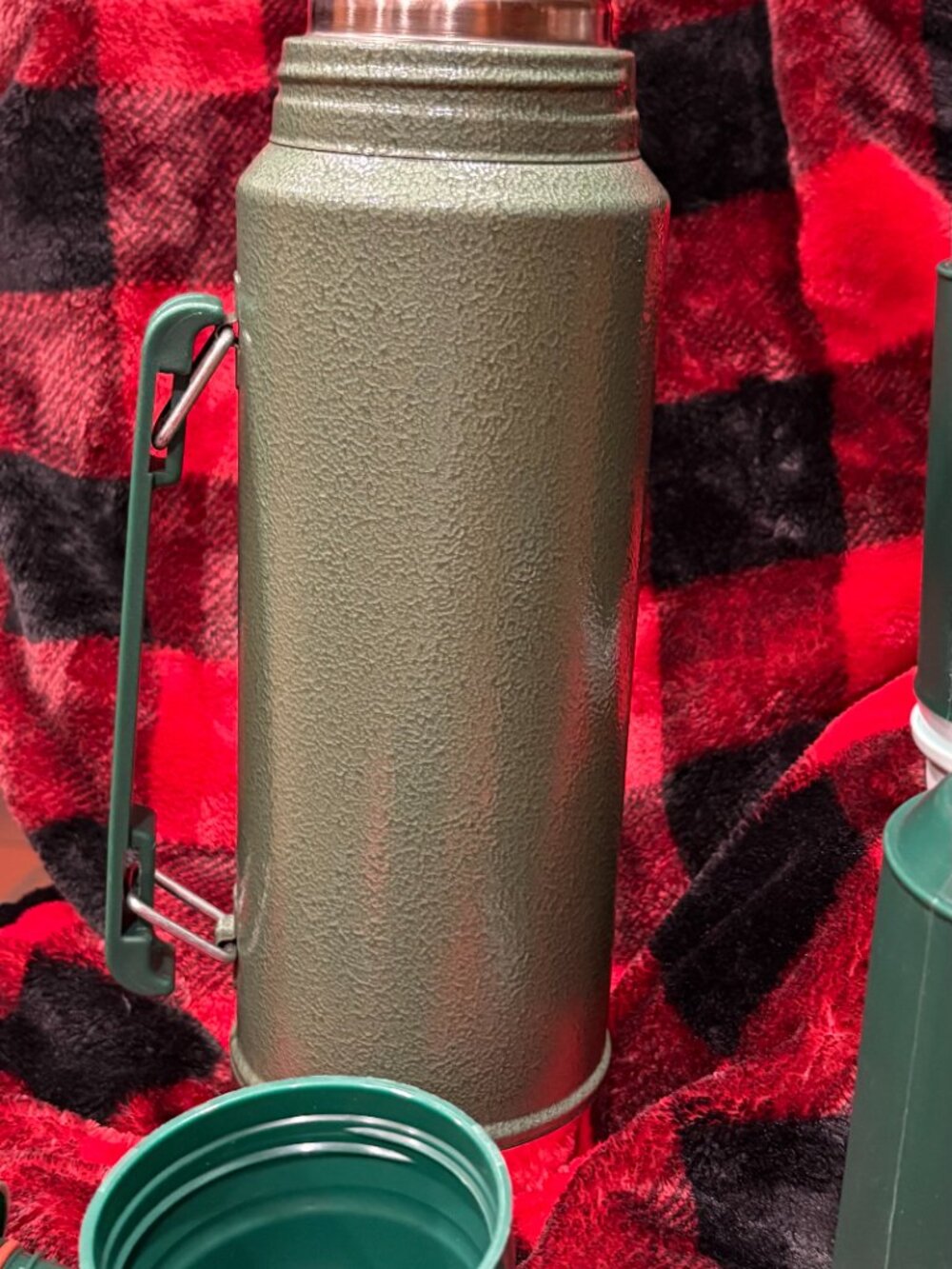 Aladdin Stanley 1-Quart Thermos A-944DH | Green Hammertone | Complete w/ 2 Cups - Picture 6 of 8